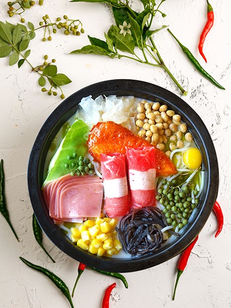 上手快，一個(gè)投資小，好操作的美食餐廳！米線加盟好項(xiàng)目，狀元米線全國(guó)合作熱線：400-967-2208