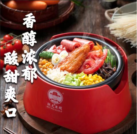 當(dāng)前，我國(guó)餐飲行業(yè)發(fā)展態(tài)勢(shì)明顯，主要體現(xiàn)在連鎖經(jīng)營(yíng)、品牌培育、技術(shù)創(chuàng)新、管理科學(xué)化為代表的現(xiàn)代餐飲企業(yè)，逐步替代傳統(tǒng)餐飲業(yè)的手工隨意生產(chǎn)、單店作坊式、人為經(jīng)驗(yàn)管理型，快步向產(chǎn)業(yè)化、集團(tuán)化、連鎖化和現(xiàn)代化邁進(jìn)。狀元米線，持續(xù)努力前行發(fā)展。感興趣的話可以電話咨詢：400-967-2208  地址：山東省濟(jì)寧市兗州區(qū)華金中心13樓