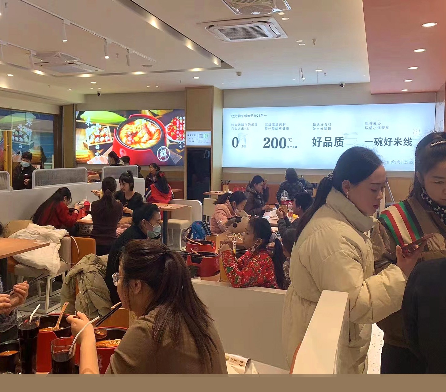 狀元米線20年來一直堅持品質(zhì)至上誠邀您隨時來總部考察，全國合作熱線：400-967-2208