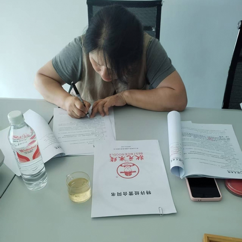  二店簽約成功！感謝您對狀元米線品牌價(jià)值和市場影響力的認(rèn)可！ #狀元米線 #米線加盟 